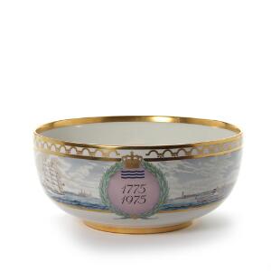 Jubilæumsbowle  1775-1975 af porcelæn. Royal Copenhagen. Diam. 33 cm.
