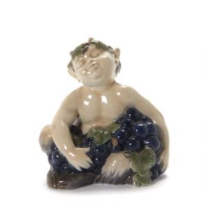 V. Waldorff Faun med druer figur af porcelæn. 2361 Royal Copenhagen. H. 13,5 cm.