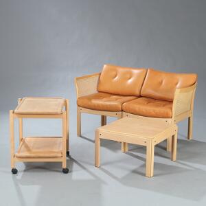 Illum Wikkelsø Plexus. To-pers. sofa samt sofabord og te-vogn af bøg, sider og ryg med fransk rørflet. Udført hos C. F. Christensen. 3