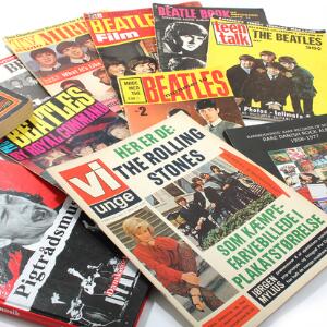 A collection of Beatles and pop magazines comprising The Beatles Monthly Book, Beat, Vi Unge a.o. 81