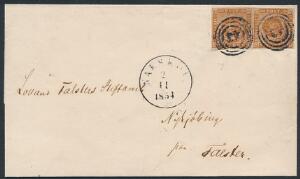 1854. 4 RBS Thiele III, gulbrun. Pænt parstykke på brev fra NAKSKOV 2.11.1854, til Falster. Attest Grønlund hvor i mærkerne beskrives som kastaniebrune.