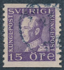 1922. Gustav V. 15 Öre, violet. Vm BØLGELINIER. Fint stemplet eksemplar. Facit 8500