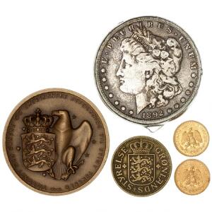 Mexico, 2 pesos 1945, F 170 2 stk., USA, dollar 1892 indfattet, Grønland, 50 øre 1926 etc., i alt 5 stk.