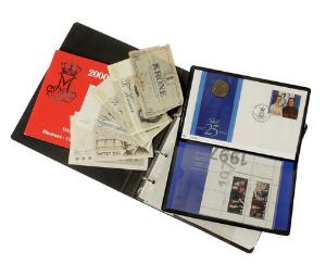 Album med danske mønter, bl.a. erindringsmønter, 1930 8, 1937 3, 1953 2, 1958, 1960, 1964 samt diverse andre mønter og pengesedler