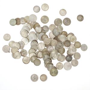 Erindringsmønter, 1888-1972, i alt 97 stk. heraf 3 stk. med øsken samt diverse 2 og 5 kr fra Danmark samt 1 stk. sølvmønt fra Colombia, i alt 104 stk.