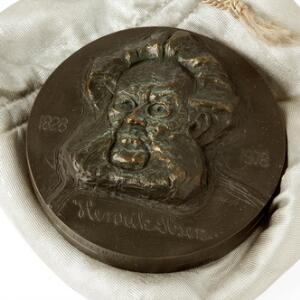 Kunstmedaille, Henrik Ibsen, 1828 - 1978 150 år, bronze forgyldt, 2-delt, 85 mm, 915 g, særpræget og smuk medaille fra Anders Nyborg