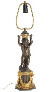 Fransk bordlampe af patineret og delvis forgyldt bronze støbt i form af putto. 19. årh. H. inkl. montering 66,5.