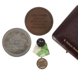 Witzke, Wilhelm, 1864 - 1934, Ag, 54 mm, 97,0 g med original æske tildelt S. Valentin Sørensen samt tilsvarende i bronze, 83,35 g og miniature i sølv med bånd