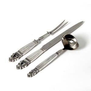 Johan Rohde Kongemønster. Forskærersæt samt sauceske med skafter af sterlingsølv. Georg Jensen efter 1945. L. 19. - 28,7. 2