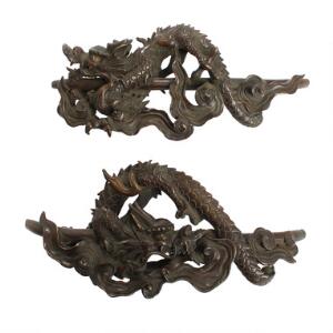 Drager. To orientalske figurer af patineret bronze. Mærkede. 19.-20. årh. L. 30. 2