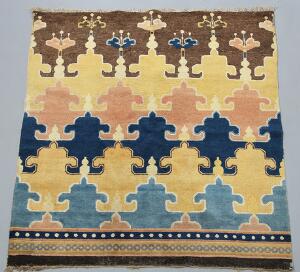 Kinesisk tæppe, sjældent design. 1900-1930. 149 x 130.