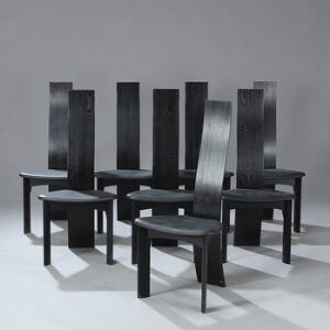 Bob  Dries Van Den Berghe Iris. Et sæt på otte højryggede spisestole sortlakeret stel af træ. Sæder betrukket med sort farvet skind. 8