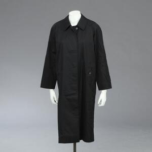 Burberry Lang sort cotton coat med ternet for. L. ca. 104 cm. Ca. str. 40. Fremstår ubrugt med mærker. Nypris kr. 6.299,00.