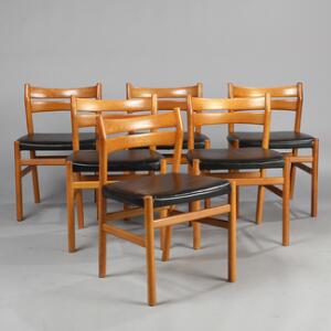 Børge Mogensen Et sæt på seks stole af eg, sæder med sort skind. Designet 1958. Udført hos C.M. Madsen, Haarby. 6