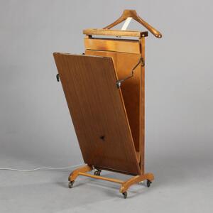 Engelsk design Windsor Pressmaster. Elektrisk buksepresse af nøddetræ med bøjle. Stemplet. H. 106.
