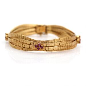 Italiensk rubinarmbånd af 18 kt. satineret guld prydet med talrige facetslebne rubiner. L. 19 cm. Vægt 35 gr. Ca. 1950-60.