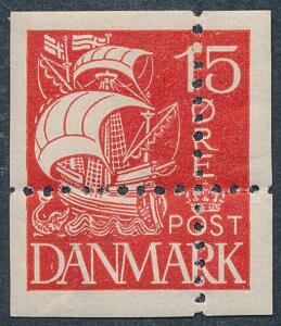 1927. Karavel 15 øre, rød. STÆRKT FEJLPERFORERET.