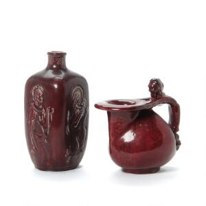 Bode Willumsen, Jais Nielsen Kande og flaskeformet vase af stentøj. Vase modelleret med religiøse motiver i relief. 2