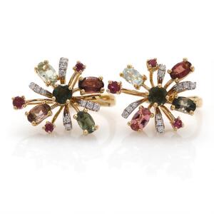 Et par turmalin- og diamantørestikker af 14 kt. guld hver prydet med facetslebne turmaliner og brillantslebne diamanter. 2