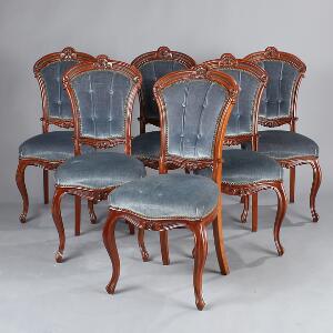 Ovalt Nyrococo udtræksbord med tre tillægsplader og seks stole af mahogni. 19. årh. Bord H. 73. L. 100195. B. 130. 7