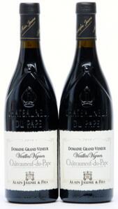 2 bts. Chateauneuf du Pape Vieilles Vignes, Domaine Grand Veneur 2010 A hfin.