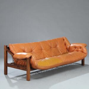 Jean Gillon Tre-pers. sofa med stel af palisander. Sæde og ryg betrukket med dybthæftet, brunt farvet skind. Udført hos Italma Wood Art. L. 215.