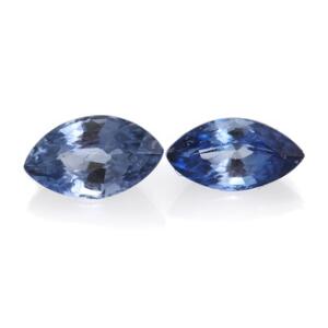 To uindfattede facetslebne safirer på i alt ca. 1.76 ct. 2