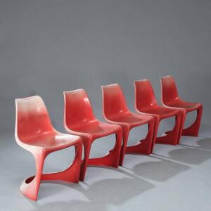 Steen Østergaard A-line 290. Sæt på fem spisestole af formstøbt plast. Formgivet 1966. Udført hos Cado. 5