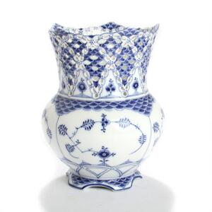 Musselmalet Helblonde. Vase af porcelæn, kgl. P., dekoreret i underglasur blå. Nr. 1124. H. 20.