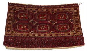 Tekke chuwal prydet med klassisk design i form af güls på rød bund. Turkmenien 1910-1930. 72 x 118.