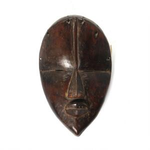 Dan Deangle maske. Træ, brun patina. Elfenbenskysten. H. 33.