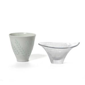 Tapio Wirkkala, Arabia Lille skål af klart glas med vertikale slibninger samt vase af risporcelæn. 2