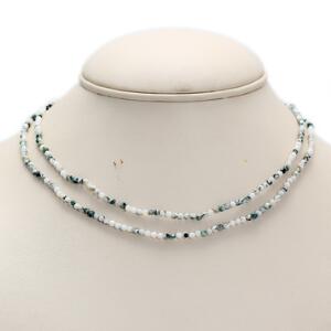 11 agathalskæder hver prydet med perler af facetslebne agater i hvide og grønne nuancer. L. ca. 88 cm. 11
