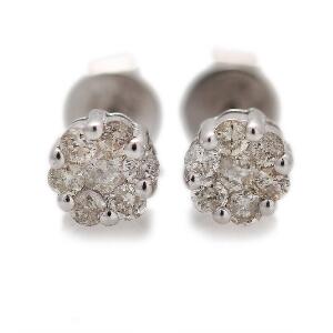 Et par diamantørestikker af 14 kt. hvidguld hver prydet med brillantslebne diamanter. 2