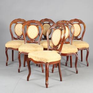 Nyrococo salon af mahogni, prydet med skæringer, bestående af sofa, ovalt bord og et sæt på seks stole. 19. årh. 8