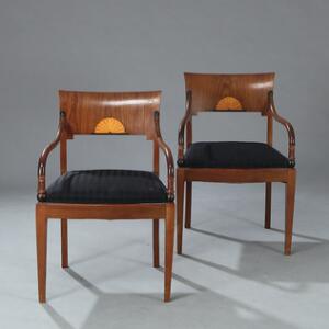 Et par armstole af mahogni, monteret med fjedre og betrukket med sort stof. Empire stil, ca. 1900. 2.