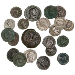 Romerske kejserdømme, lot sølv-, billon- og kobbermønter, 3. - 4. århundrede samt en enkelt ptolemaisk kobbermønt. 21