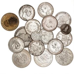 Erindringsmønter 1888, 1892, 1903, 19062, 1912, 1923, 1930, 1937, 19722. 6 mønter inkl. falsk denar fra Nero samt 3 østrigske sølvmønter. 17