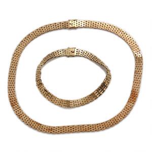 Et smykkesæt bestående af halskæde og armlænke af 14 kt. guld. L. ca. 20 og 38 cm. Vægt. 45,5 g. 2
