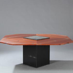 Bob  Dries Van Den Berghe Cirkante. Spisebord med top af kirsebær med udfoldelig plade, midterplade af sortbroget marmor.