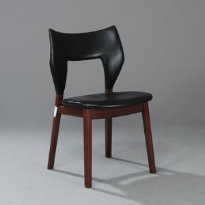 Tove Kindt-Larsen, Edvard Kindt-Larsen Sidestol med stel af mahogni. Sæde samt ryg betrukket med sort skind. Udført hos Thorald Madsen.