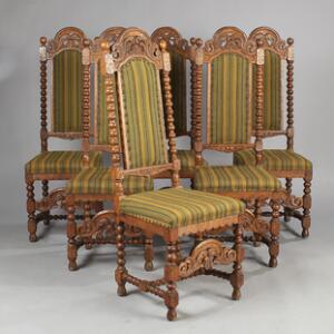 Et sæt på seks højryggede stole af egetræ, rigt prydet med bladværk og ornamentik. Barokform. Ca. 1900. 6