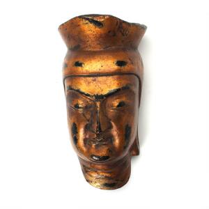 Vietnamesisk guanyin hoved af forgyldt lak. Ca. 1900. L. 37 cm.
