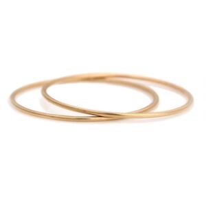 To armringe af 14 kt. guld. Diam. ca. 6 cm. Vægt. 22,5 g. 2