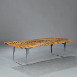 Poul Cadovius Rektangulært sofabord opsat på ben af metal. Top af maccassar. Udført hos Cado.