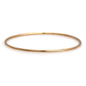 Armring af 8 kt. guld. Diam. 6,5 cm. Vægt 6,5 gr.