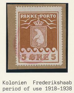 1915. 5 øre, brun. Klip med retvendt rødt skjoldstempel KOLONIEN FREDERIKSHAAB. Pragtkvalitet