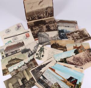 Postkort. Lille lot gamle postkort med motiver fra Nyborg eller sendt til samme. Også flot mappe med billeder fra Genforeningen