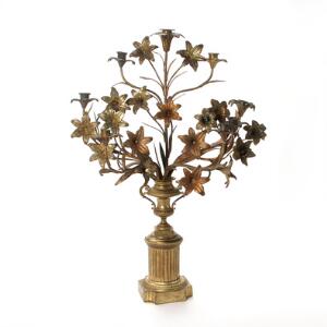 Stor fransk kirkestage af messing, vase på piedestal med grene. 20. årh. H. 75.