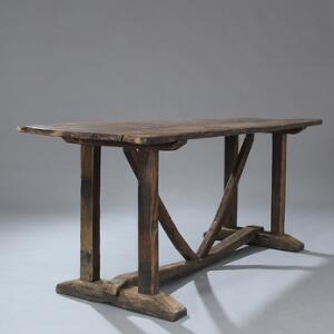 Fransk langbord af nøddetræ. 20. årh. H. 78. L. 189. B. 66.